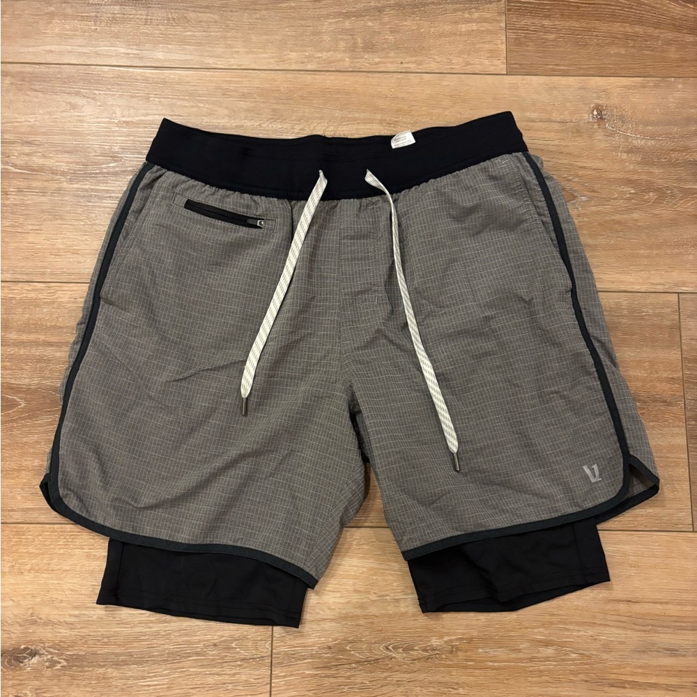 Vuori Men's Black and Gray Stockton Short